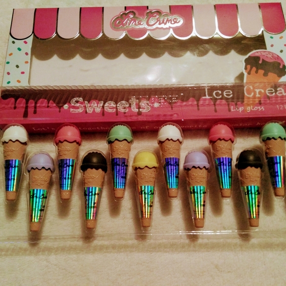 Lipstick - Picture 4 of 8